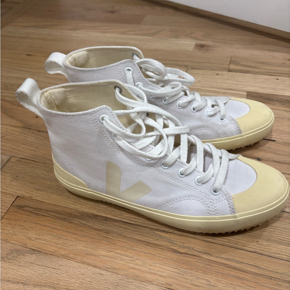 Veja unisex Nova Cream High-Top Sneakers size 9 - GREAT CONDITION